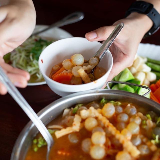 หนีแมวมา ริมทะเลซีฟู๊ดแอนด์รีสอร์ท จ.ตราด 🦀