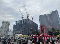 福岡・天神。『天神夏祭り』が8月6日まで開催中。福岡市役所西側に広がる『ふれあい広場』 