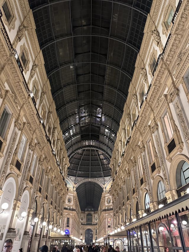 밤에봐야 더 예쁜 이탈리아 밀라노 대성당🇮🇹