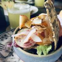 【バリ】大人贅沢なアフタヌーンティーなら”Veranda Lounge and Bar“