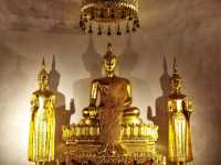สักการะพระธาตุนคร เป็นพระธาตุประจำวันเสาร์