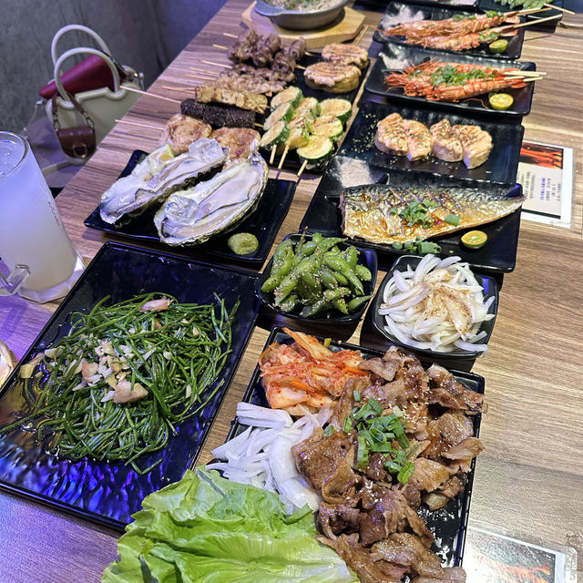 台北東區必吃小酌平價串燒，串在一起平價串燒！好吃、好氣氛，快來吃看看！