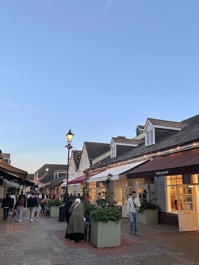 英國必去最大購物村-Bicester Village Outlet