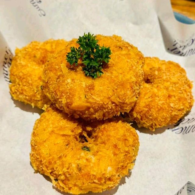 คาเฟ่ ร้านอาหารอร่อย ริมทะเล ที่ขนอม ต้องมา