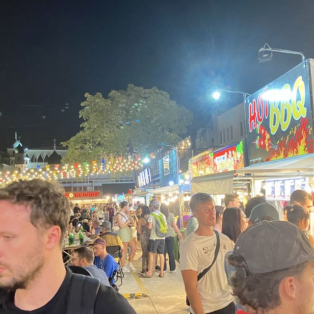 Food market at Ploen RueDee 