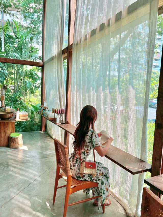 햇살이 좋은 방콕의 오가닉 카페