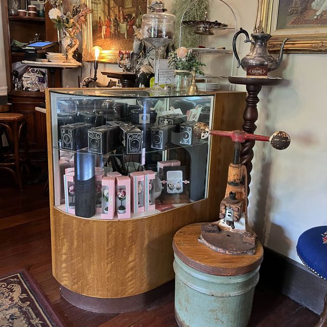 If you love antiques, come and dine here
