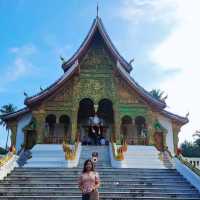 เดินเที่ยวถนนศรีสว่างวงค์ @หลวงพระบาง