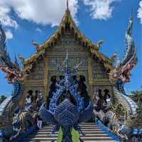 Wat Rong Suea Ten (Blue Temple) 