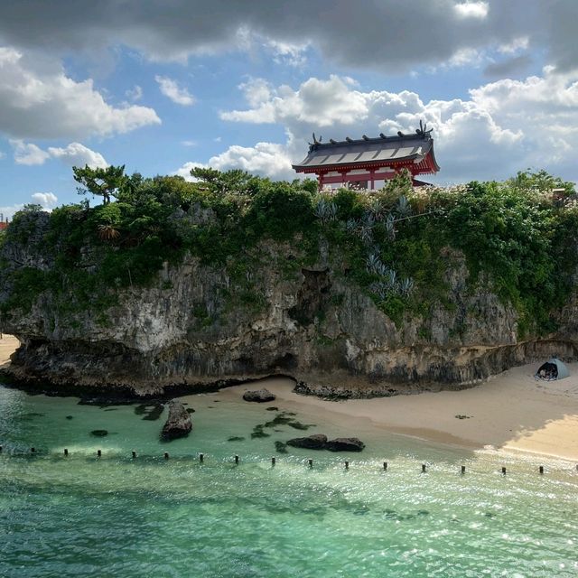 海が見渡せる断崖に佇む神社!沖縄旅行【波上宮】 海が見渡せる断崖に佇む神社!沖縄旅行【波上宮】