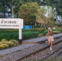 นั่งรถไฟสายมรณะ ล่องแพ | นอนรีสอร์ทวิวสวยกาญจนบุรี