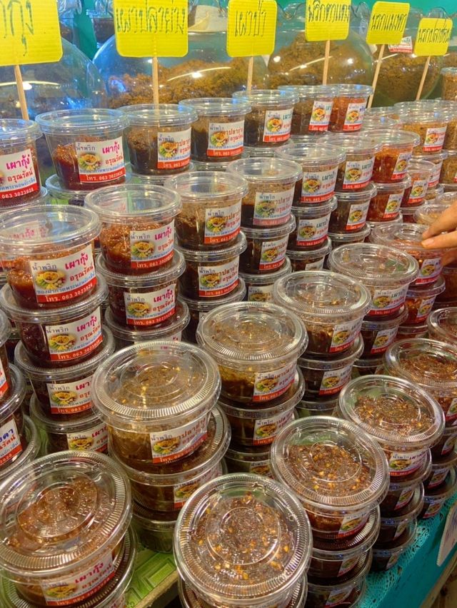 ตลาดต้องชม วัดพระนอนจักรสีห์วรวิหาร 