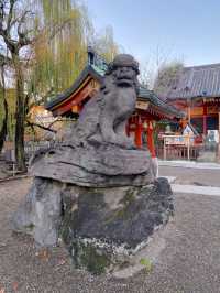 朱色の美しい浅草神社