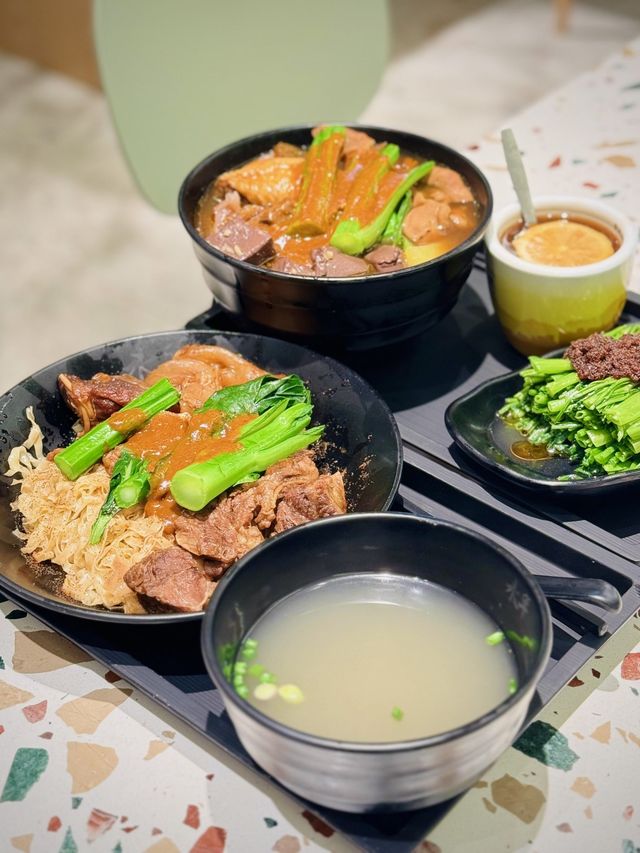 懷舊車仔麵 | 豐盛餸菜