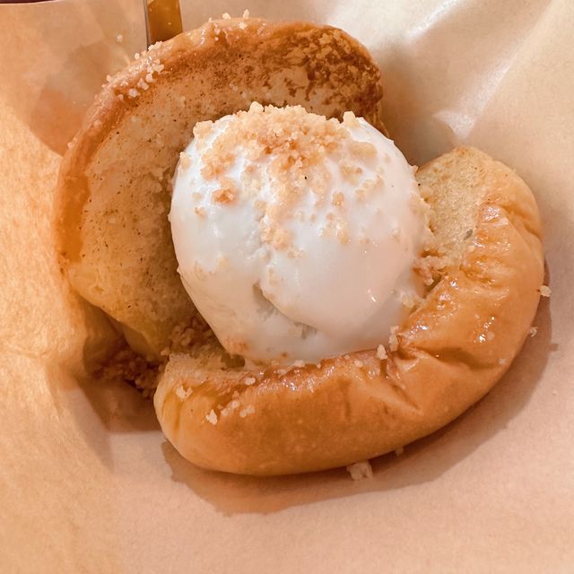ร้านลับพัทยา ขนมปังโฮมเมด ชิ้นละ25บาทเท่านั้น
