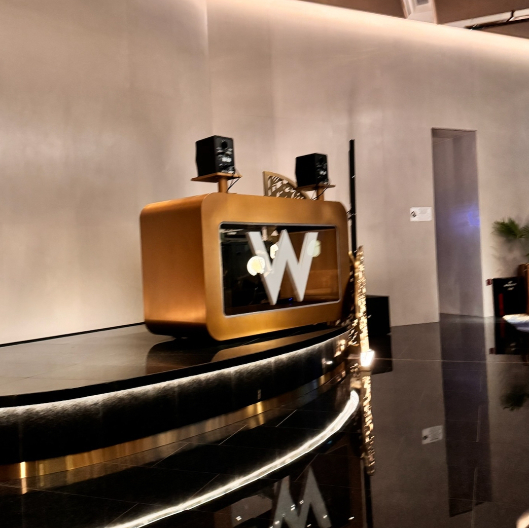 📍マカオ】Wマカオスタジオシティ内のバー、living room 📍マカオ】Wマカオスタジオシティ内のバー、living room