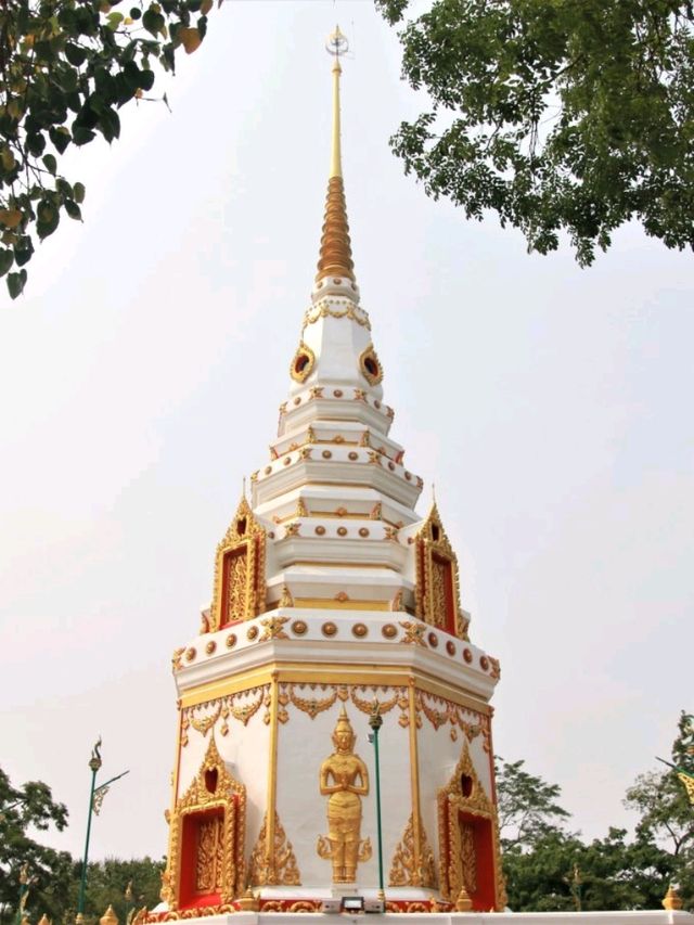 พระธาตุวันพุธกลางวัน พระธาตุมหาชัย