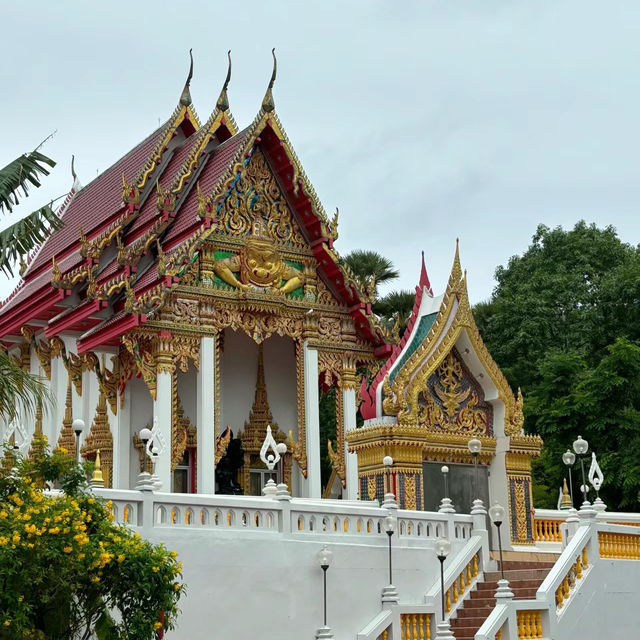 「美麗寺院」Wat Sanamchai