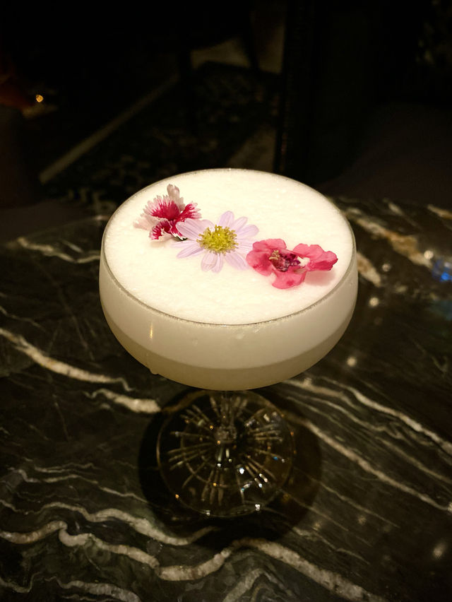 JAZZ BAR🍸แนวหรูหรา…ใจกลางเมืองย่านหลังสวน 