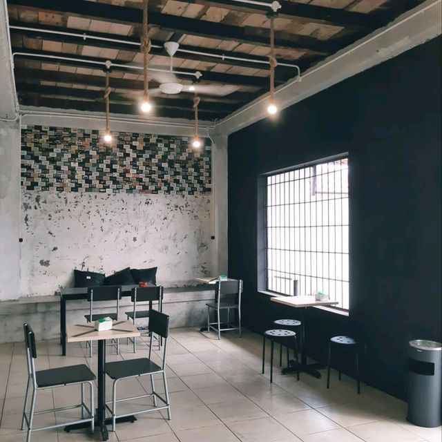 ONE OF THE NEW COFFEE SHOPS IN TOMANG