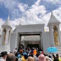สักการะวัดชื่อดังจังหวัดอุทัยธานี