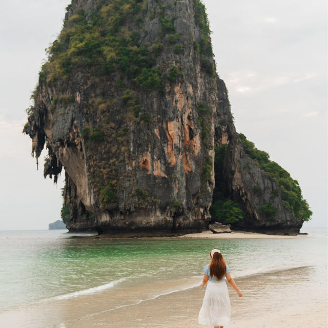 พาเที่ยวหาดไร่เลย์ กระบี่