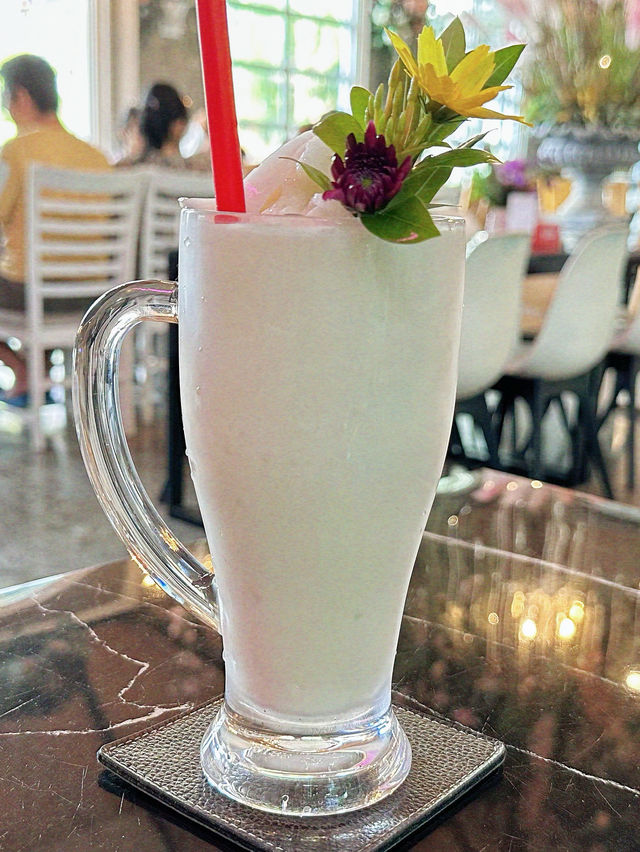 ไปเที่ยวคาเฟ่กันที่ florista cafe