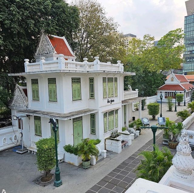 วัดปทุมวนารามราชวรวิหาร วัดกลางใจเมือง