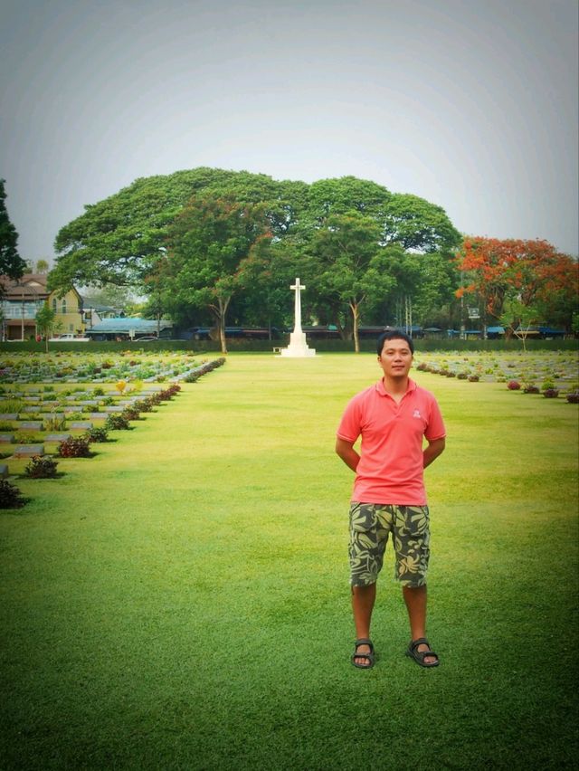 สุสานทหารสัมพันธมิตรดอนรัก กาญจนบุรี