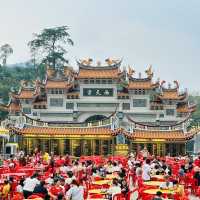 Largest Dancing Fountain in Malaysia! ⛲️ Gigantic Chinese Temple