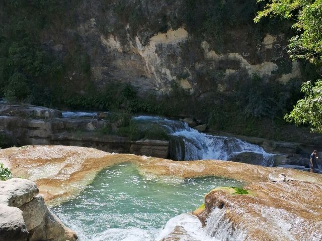 【スンバ島】大自然のなかにある川と滝がきもちい