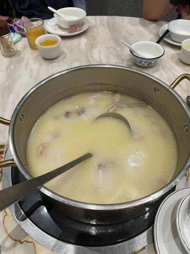 順德公廣東豬肚雞，水圍同皇崗村分店值得一試！