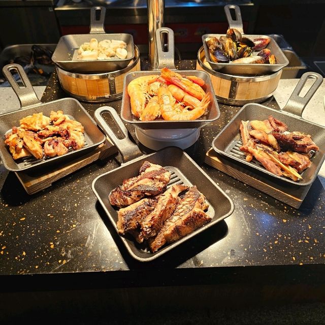 A Seafood Extravaganza: Crowne Plaza Straits City Hotel Buffet
