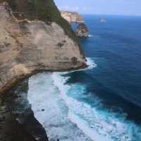 Climbing challenge at Kelingking beach with my sisters
