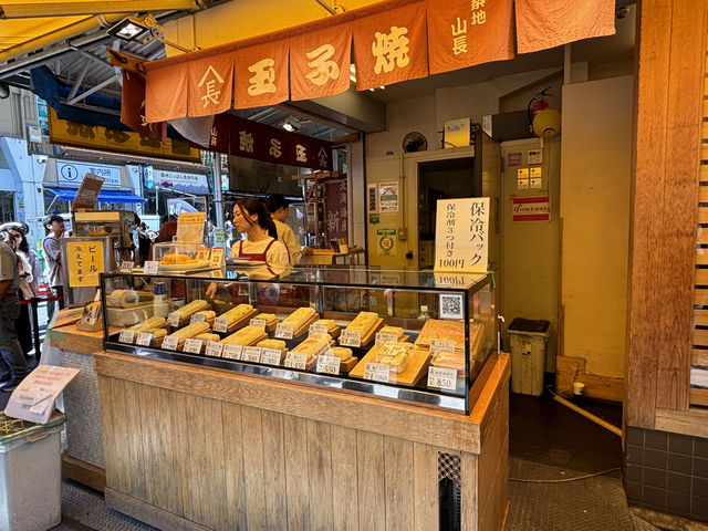 ลิ้มรสปลาดิบและอาหารอร่อยที่ตลาดปลา Tsukiji 🐟🍱