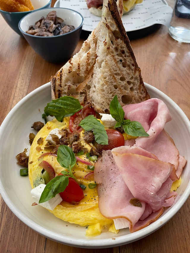 Trendy cafe in Uluwatu
