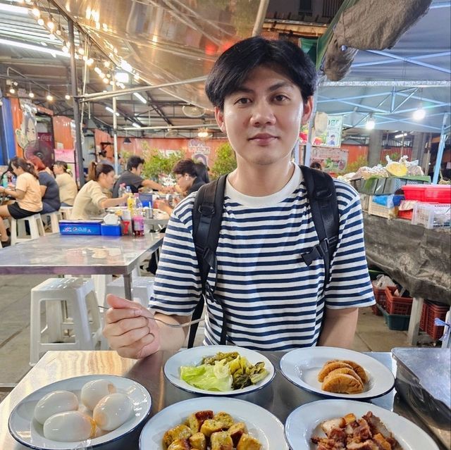 จิ้นทอด ป้าตือ🍗 [กิน 5 นาที รอคิว 2 ชม.] 