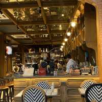Day & Night Cafe 