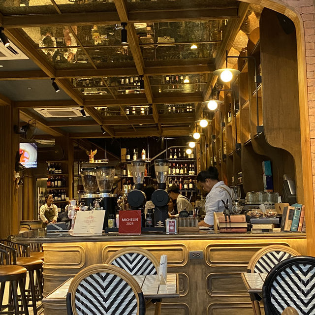 Day & Night Cafe 