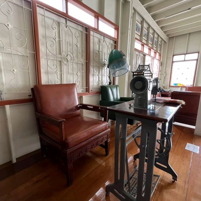 บ้านท่าฉลอม ศูนย์ท่องเที่ยวและกิจกรรมชุมชน