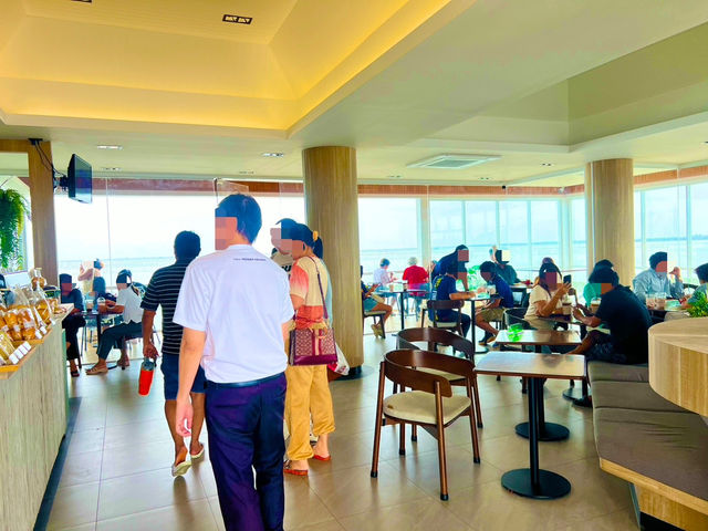 Cafe Amazon กลางทะเลชลบุรี