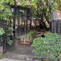 จิบกาแฟชมปลาที่ Wind Gardens 🐟