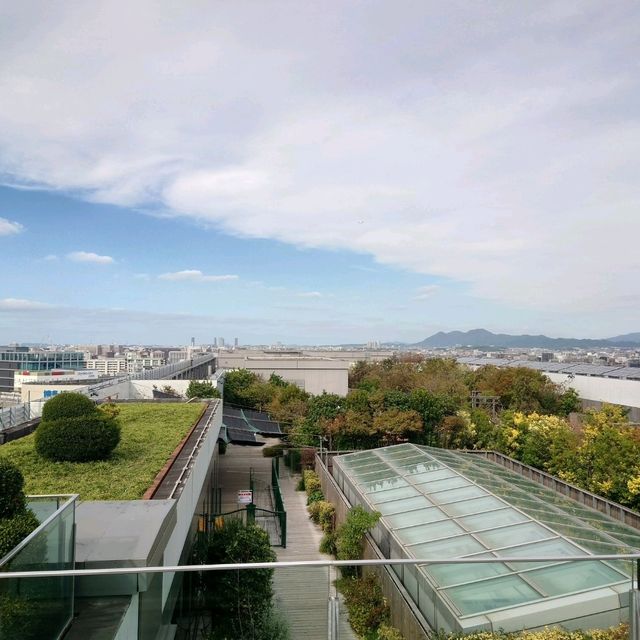 JR博多駅ビルの屋上展望台「つばめの杜ひろば」