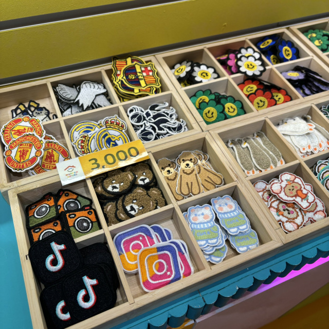 韓国】可愛いネームタグが作れちゃうお店WAPPEN HOUSE🩷🐰 | Trip.com 弘大