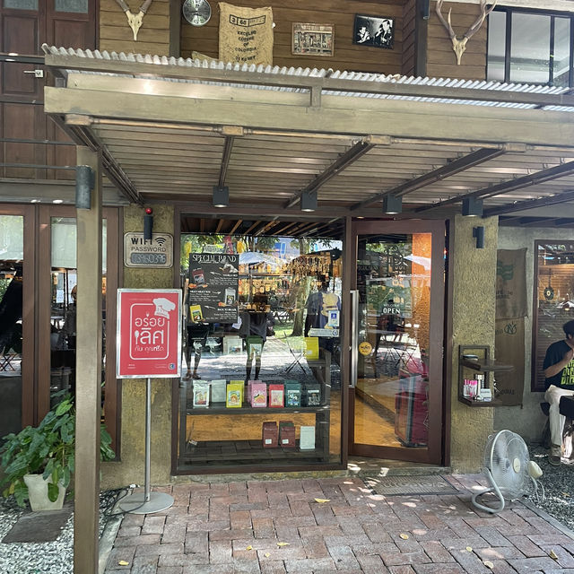 Black Street House Cafe : คาเฟ่สไตล์ชิคๆในพัทยา
