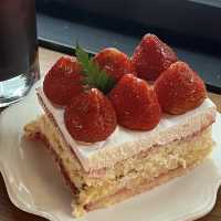 【韓国】店舗で自家焙煎されたコーヒーとイチゴケーキの相性抜群❤️