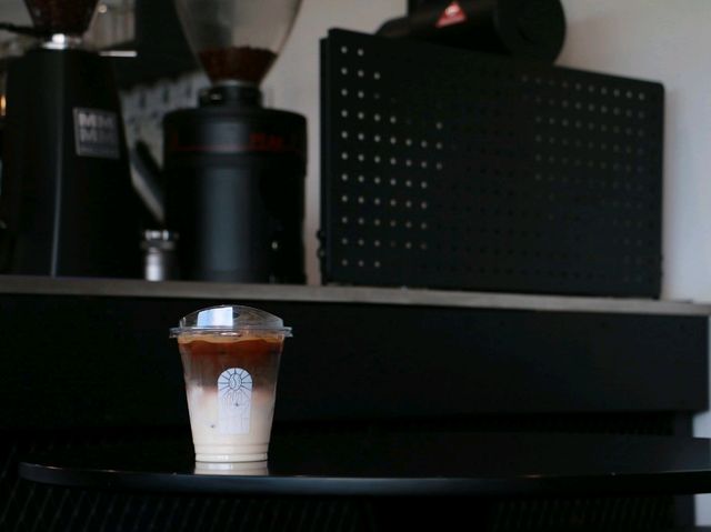 ทานกาแฟที่ Hand stand coffee 