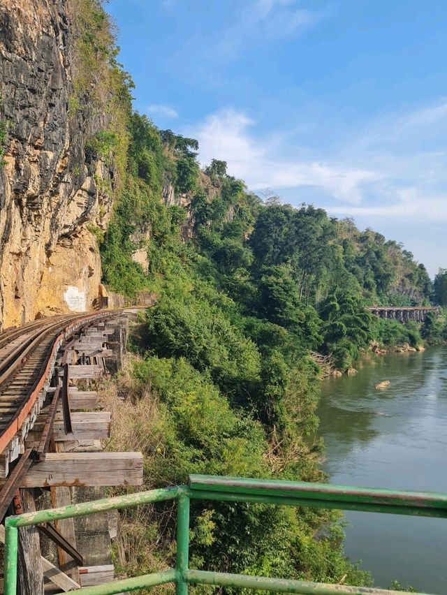 Death Railway & Kanchanaburi Open Zoo