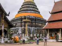 สักการะพระธาตุคู่เมืองลำปาง วัดพระธาตุลำปางหลวง
