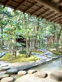 駅からほど近いオフィス街にある日本庭園